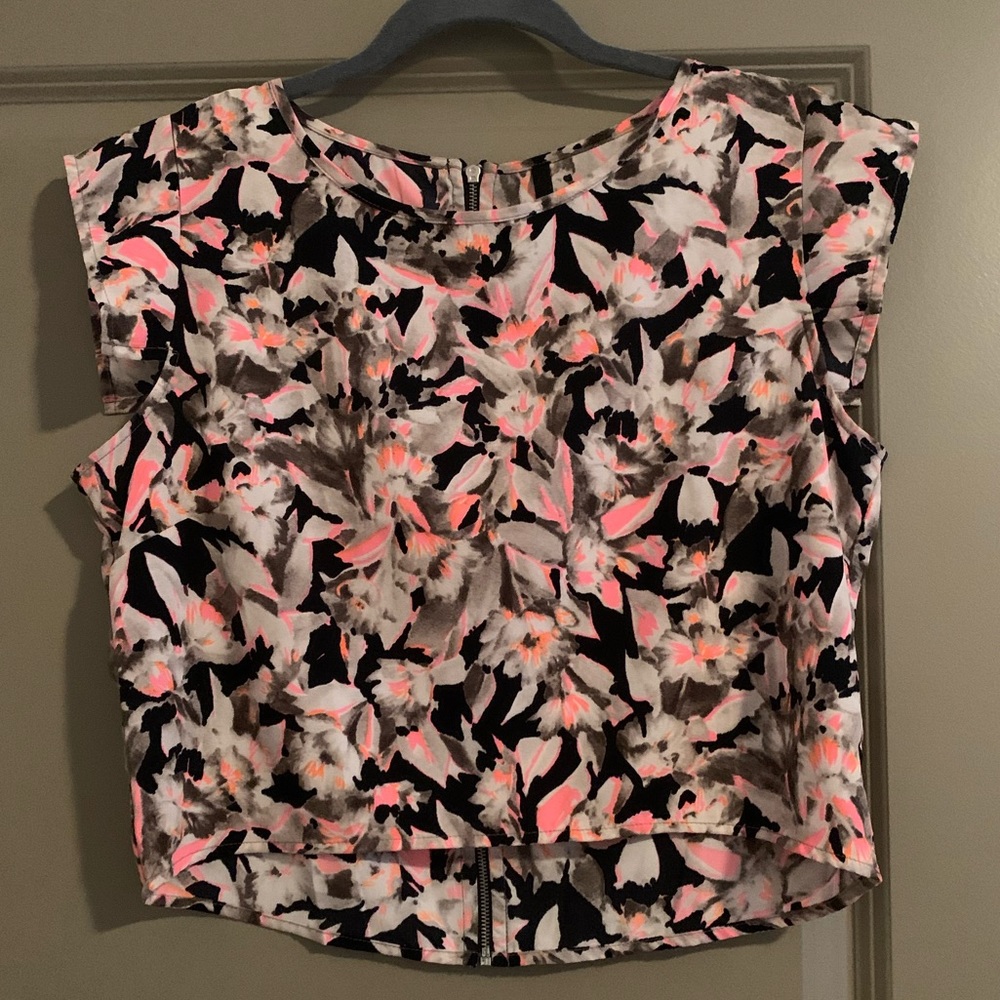 neon cal sleeve crop top